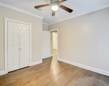 711 W 10th Street - Photo Thumbnail 9