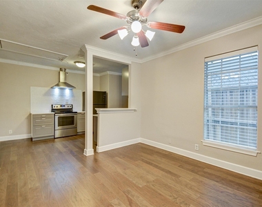 711 W 10th Street - Photo Thumbnail 5