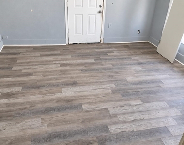 7304 Avenue F - Photo Thumbnail 2