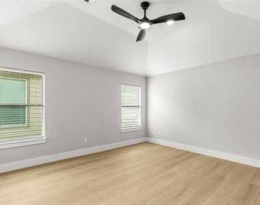 4439 N Vineyard Meadow Lane - Photo Thumbnail 9