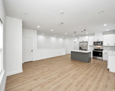 8316 Corinth Street - Photo Thumbnail 10