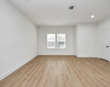 8316 Corinth Street - Photo Thumbnail 11
