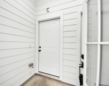 8316 Corinth Street - Photo Thumbnail 2