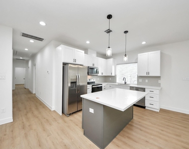 8316 Corinth Street - Photo Thumbnail 5