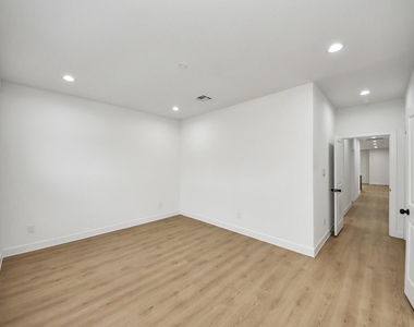 8316 Corinth Street - Photo Thumbnail 12