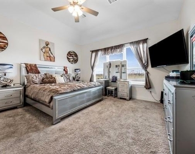 5025 Steady Breeze Drive - Photo Thumbnail 13