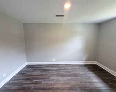 3421 Colorado Avenue - Photo Thumbnail 8