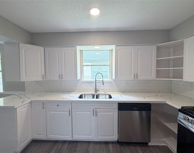 3421 Colorado Avenue - Photo Thumbnail 10