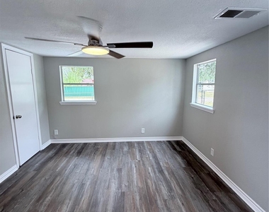 3421 Colorado Avenue - Photo Thumbnail 21
