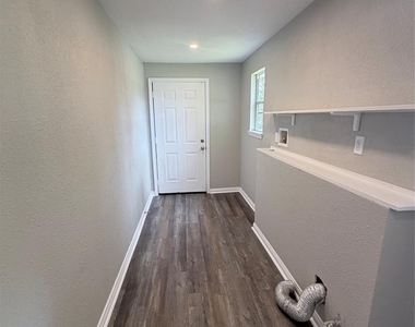 3421 Colorado Avenue - Photo Thumbnail 14