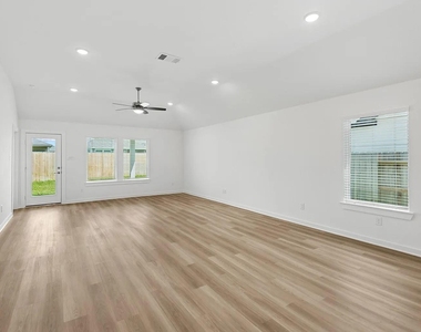 5823 Sunkissed Drive - Photo Thumbnail 6