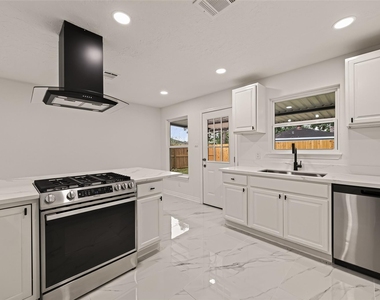 11434 Sharpview Drive - Photo Thumbnail 3