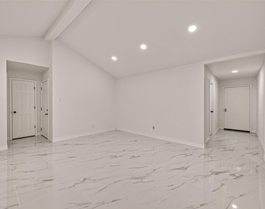 11434 Sharpview Drive - Photo Thumbnail 8