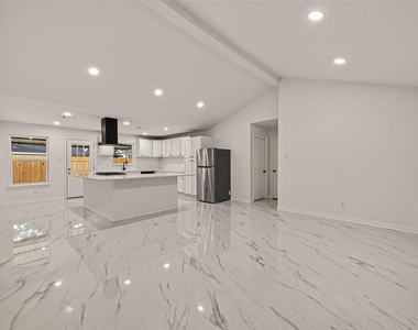 11434 Sharpview Drive - Photo Thumbnail 4
