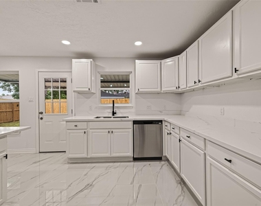 11434 Sharpview Drive - Photo Thumbnail 2
