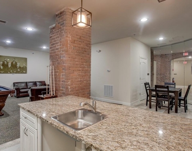 222 West - Photo Thumbnail 28