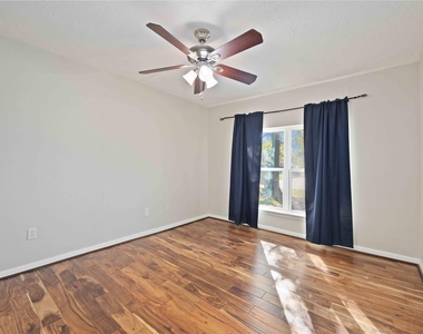 9809 Condor Drive - Photo Thumbnail 5