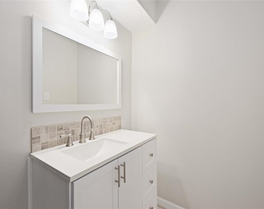 9809 Condor Drive - Photo Thumbnail 11