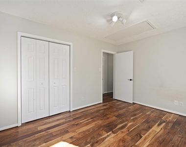 9809 Condor Drive - Photo Thumbnail 18