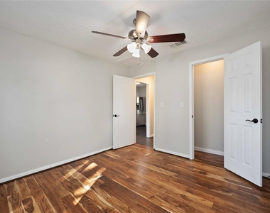 9809 Condor Drive - Photo Thumbnail 14