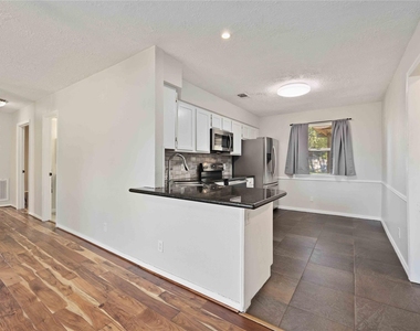 9809 Condor Drive - Photo Thumbnail 7
