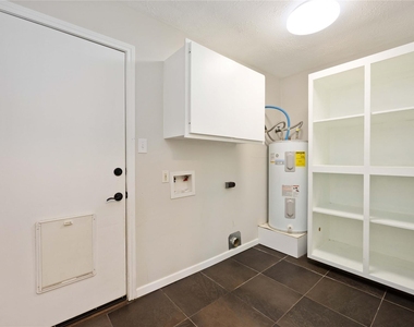 9809 Condor Drive - Photo Thumbnail 19