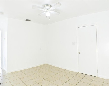 3042 Douglas Avenue - Photo Thumbnail 3