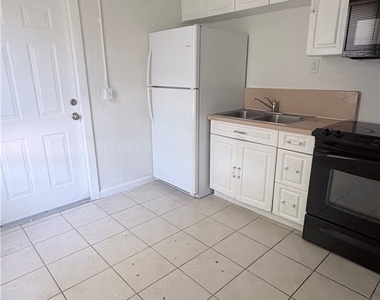 3042 Douglas Avenue - Photo Thumbnail 4