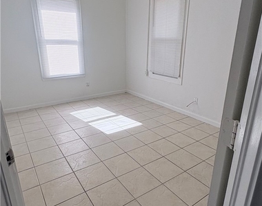 3042 Douglas Avenue - Photo Thumbnail 5