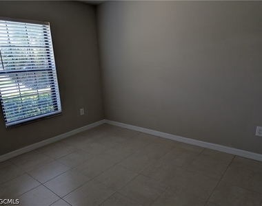 4720 Se 4th Place - Photo Thumbnail 6