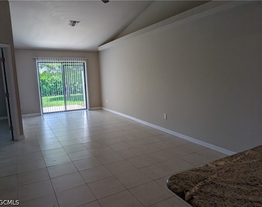 4720 Se 4th Place - Photo Thumbnail 1