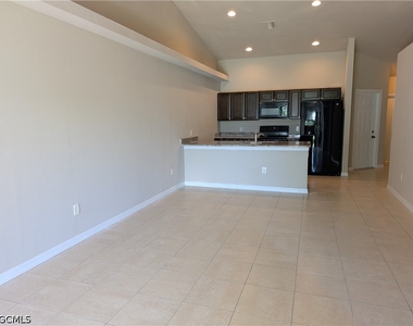4720 Se 4th Place - Photo Thumbnail 3