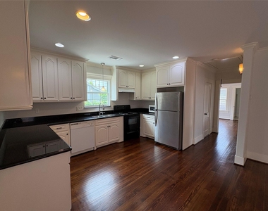 404 E 29th - Photo Thumbnail 10