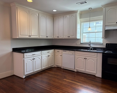 404 E 29th - Photo Thumbnail 12