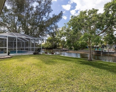 313 Se 23rd Terrace - Photo Thumbnail 34