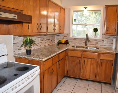 5911 Hornwood Drive - Photo Thumbnail 15