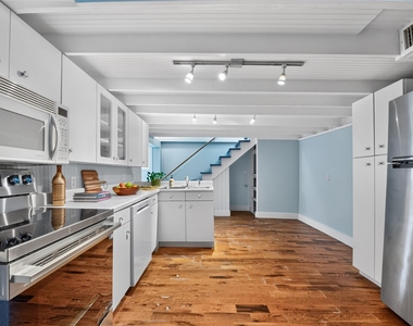 2106 Van Buren Street - Photo Thumbnail 9