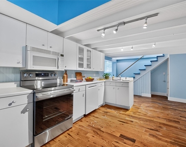 2106 Van Buren Street - Photo Thumbnail 10