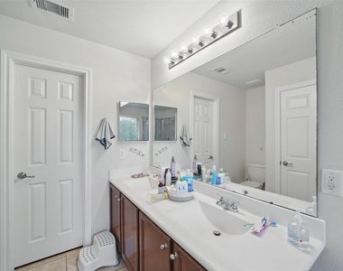 6443 Calgary Woods Lane - Photo Thumbnail 24