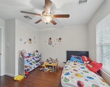 6443 Calgary Woods Lane - Photo Thumbnail 32