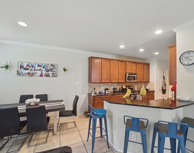6443 Calgary Woods Lane - Photo Thumbnail 10