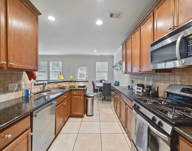 6443 Calgary Woods Lane - Photo Thumbnail 15