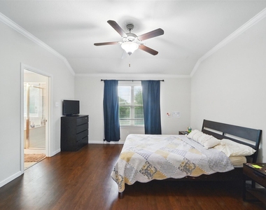 6443 Calgary Woods Lane - Photo Thumbnail 20