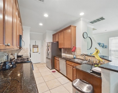 6443 Calgary Woods Lane - Photo Thumbnail 12