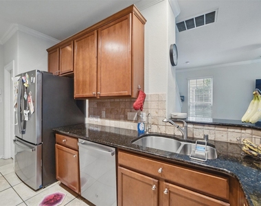 6443 Calgary Woods Lane - Photo Thumbnail 14