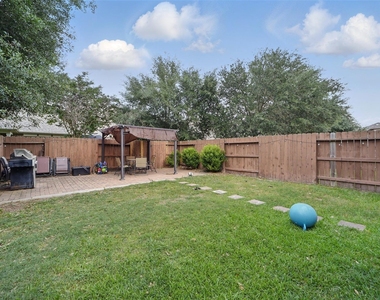 6443 Calgary Woods Lane - Photo Thumbnail 4