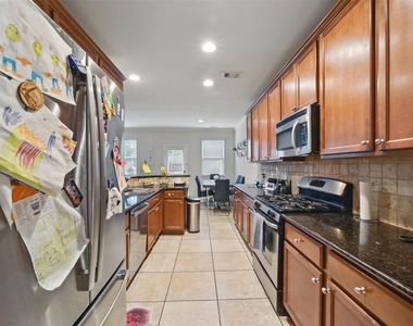 6443 Calgary Woods Lane - Photo Thumbnail 16