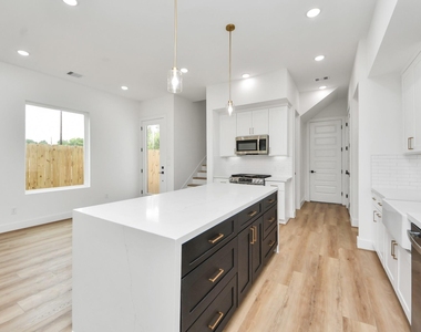 2604 Winbern Street - Photo Thumbnail 13