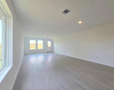 28818 Texas Sparrow Ln - Photo Thumbnail 7