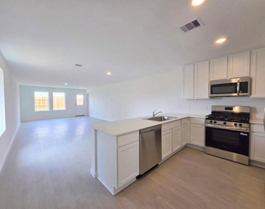 28818 Texas Sparrow Ln - Photo Thumbnail 2